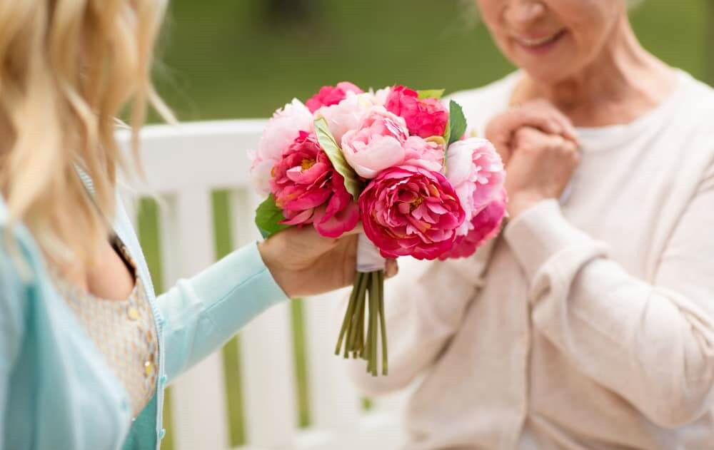 Gợi ý những mẫu hoa tặng mẹ ý nghĩa nhất - Shop hoa tươi Thái Bình